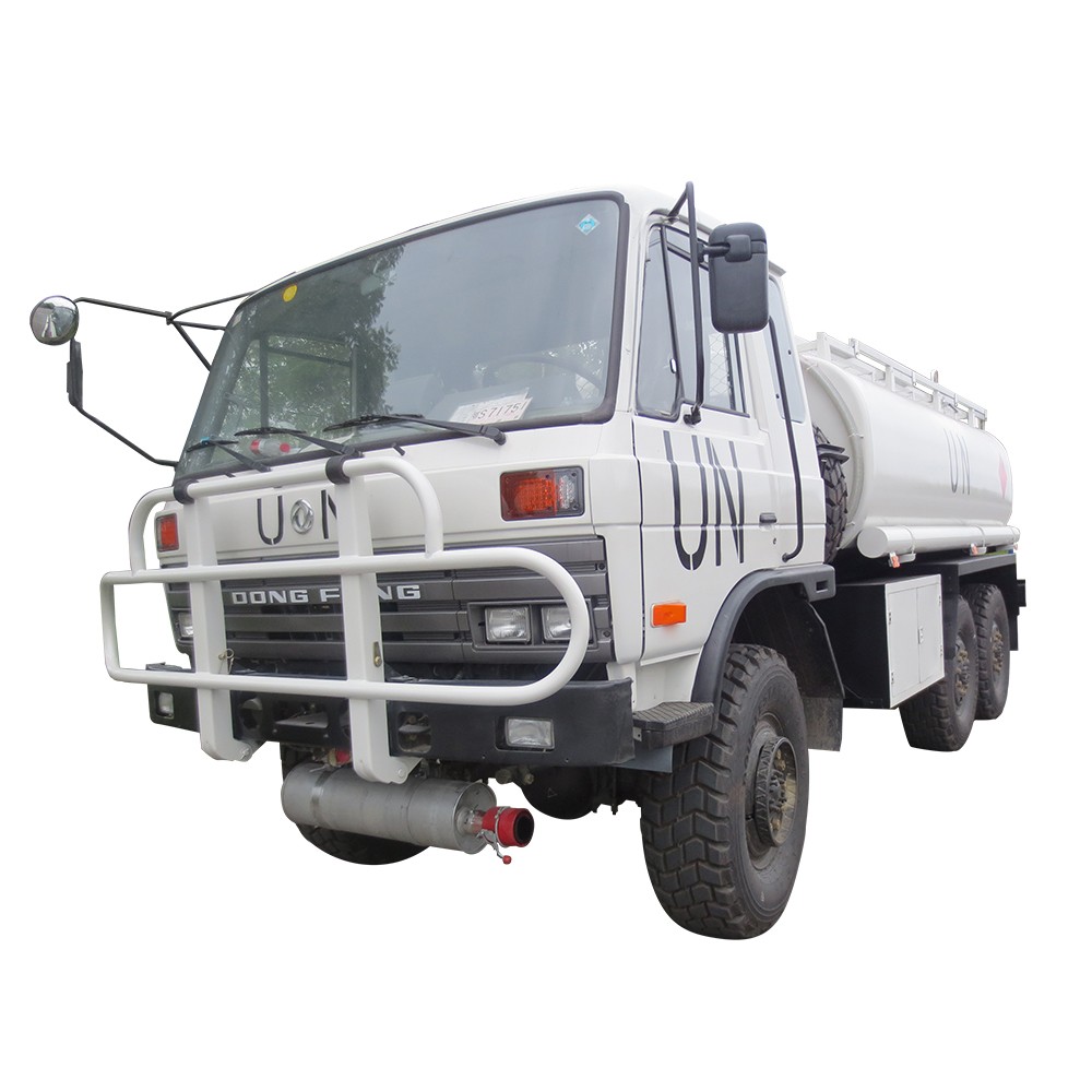 Dongfeng 6 * 6 รถบรรทุกถังน้ำมัน